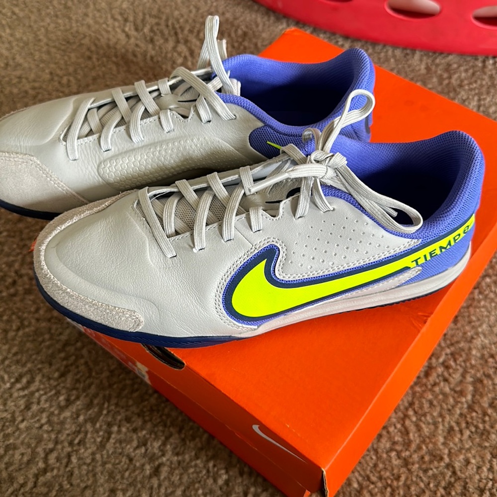 New Nike indoor soccer shoes youth size 4.5